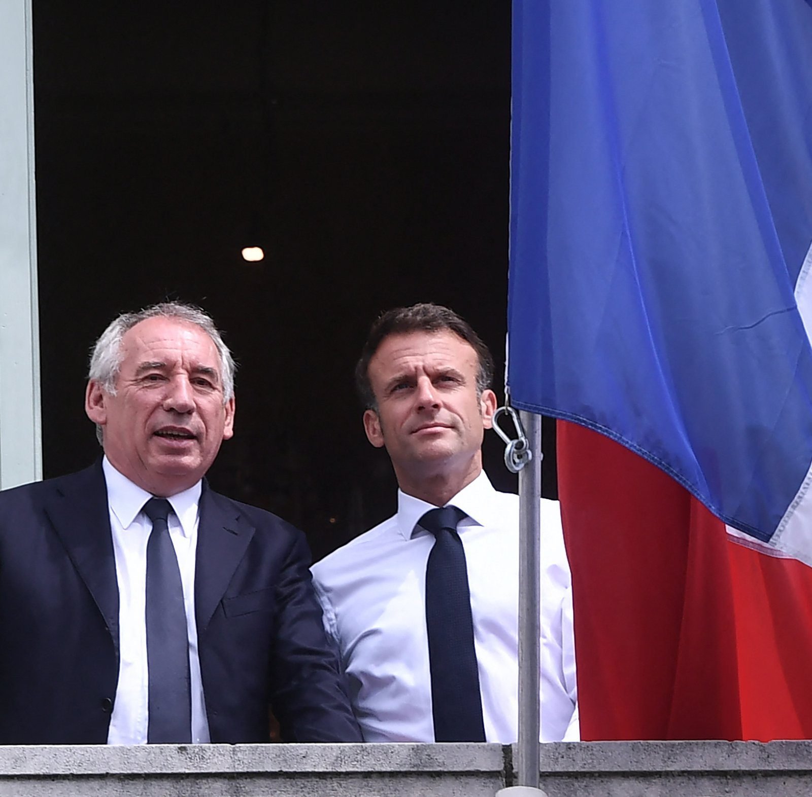 découvrez bayrou au petit matin : une matinée pleine de charme, d'authenticité et de découvertes. explorez les paysages pittoresques, les marchés locaux et l'atmosphère chaleureuse qui caractérisent cette belle région. un moment parfait pour savourer la tranquillité et la beauté de la nature.